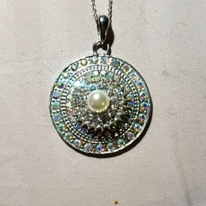 Beautiful Arora crystal snap button pendent necklace